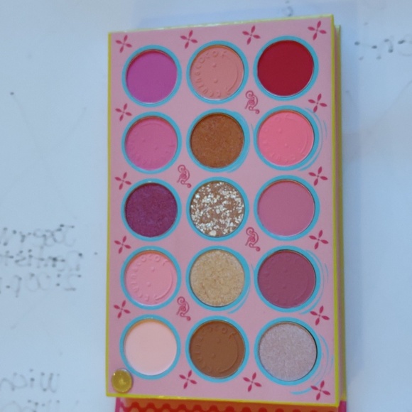 Kevin and Coco eyeshadow - Picture 2 of 6